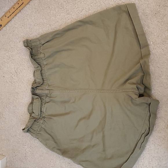H&M High Waisted Khaki Green Twill Shorts Size 10 - Picture 4 of 7